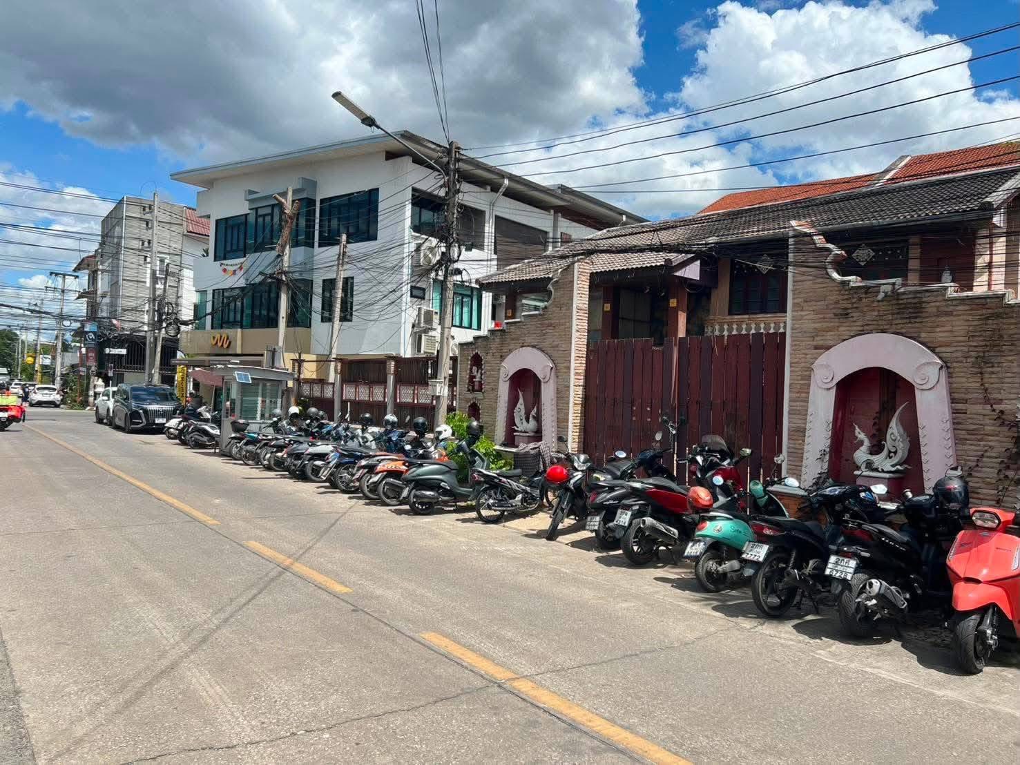 rent561 ให้เช่าที่ดินพร้อมสิ่งปลูกสร้าง 📍นิมมาน ทำเลCBD ราคา 220,000 บาท/เดือน