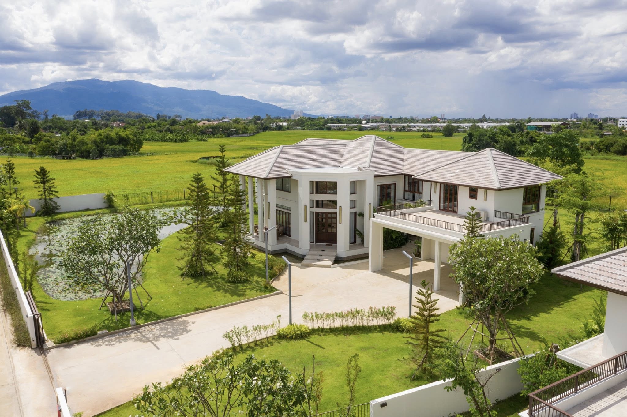 rent458 ให้เช่าบ้านหรู Pool villa   ห้องนอน 8 ห้องน้ำ ราคาเช่า 400,000 บาท / เดือน