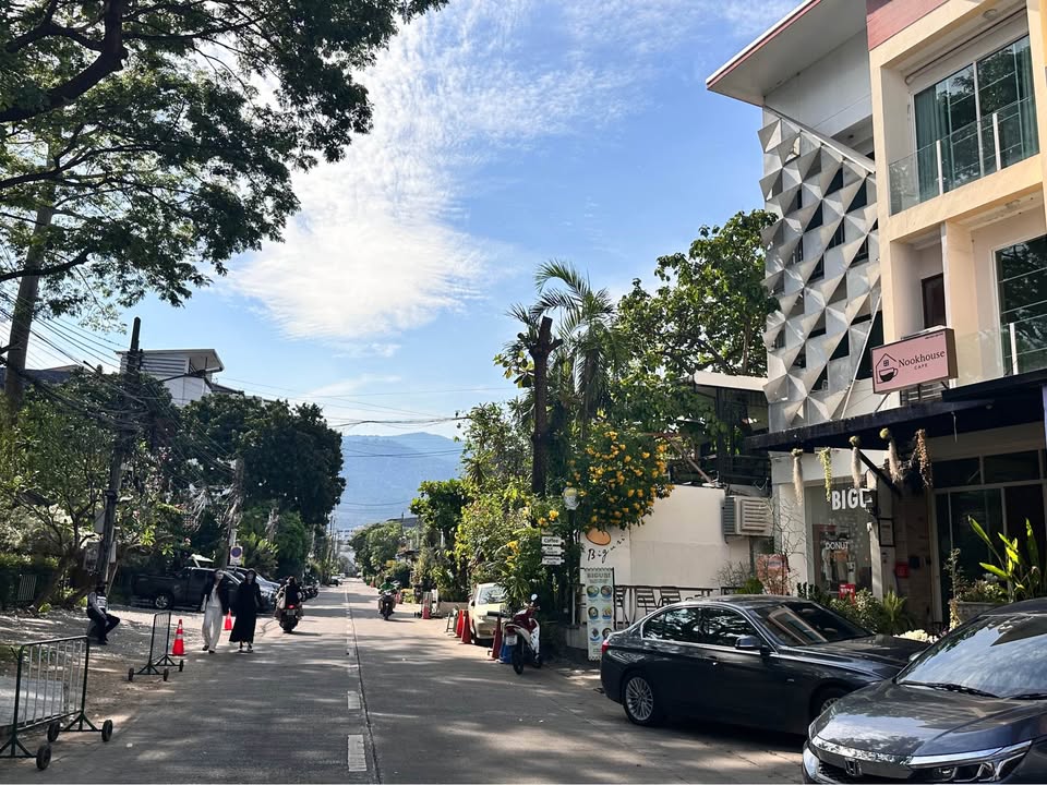 rent504 ให้เช่าอาคาร 3 ชั้น ทำเลทองใจกลางนิมมานอาคาร 3 ชั้น 3 ห้องนอน 4 ห้องน้ำ ค่าเช่า 45,000 บาท/เดือน